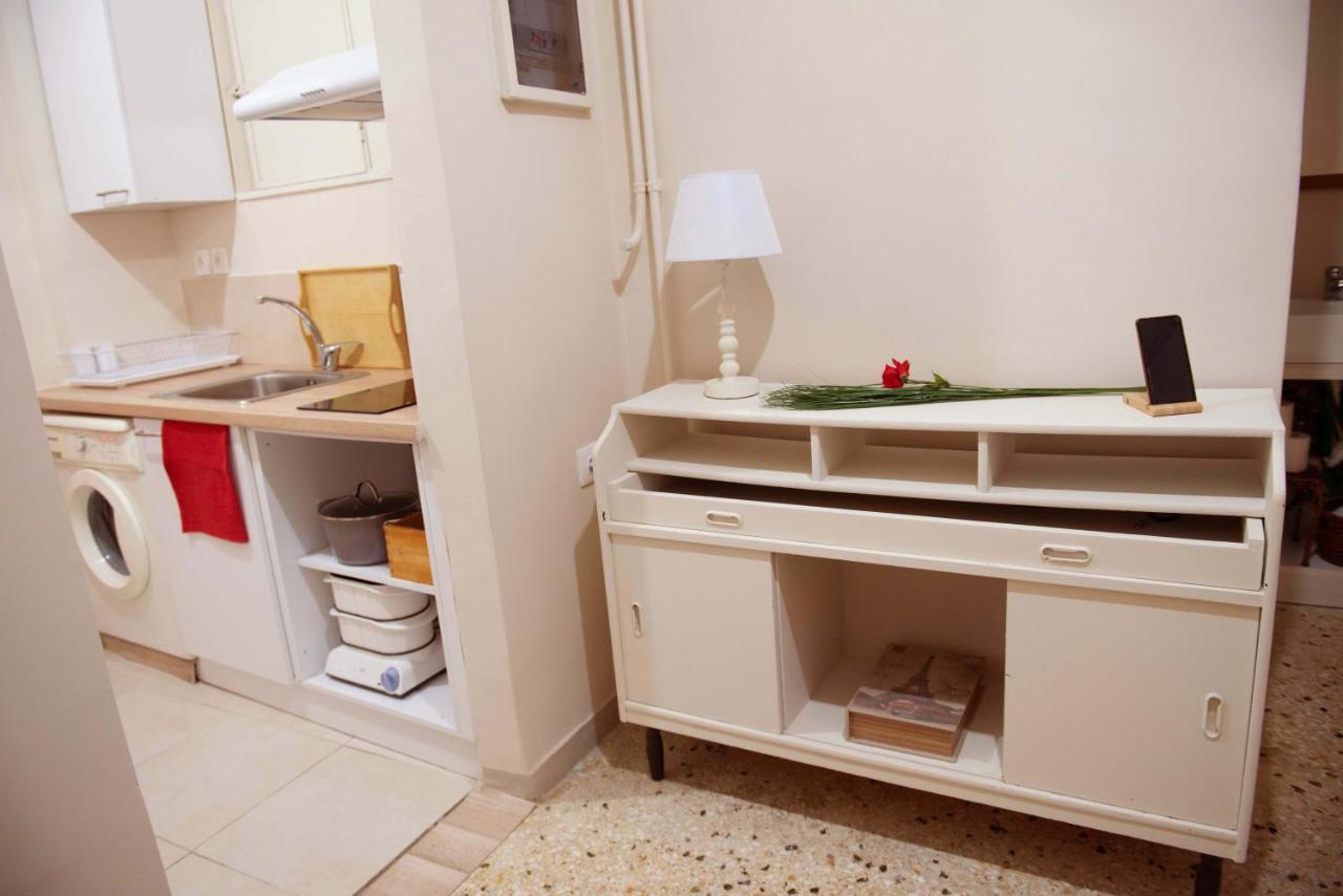 Filopappou Decent Apartment Athena Bagian luar foto