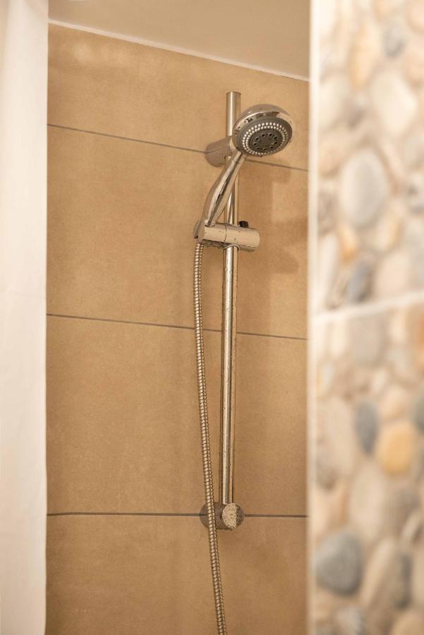 Filopappou Decent Apartment Athena Bagian luar foto