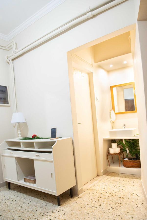 Filopappou Decent Apartment Athena Bagian luar foto