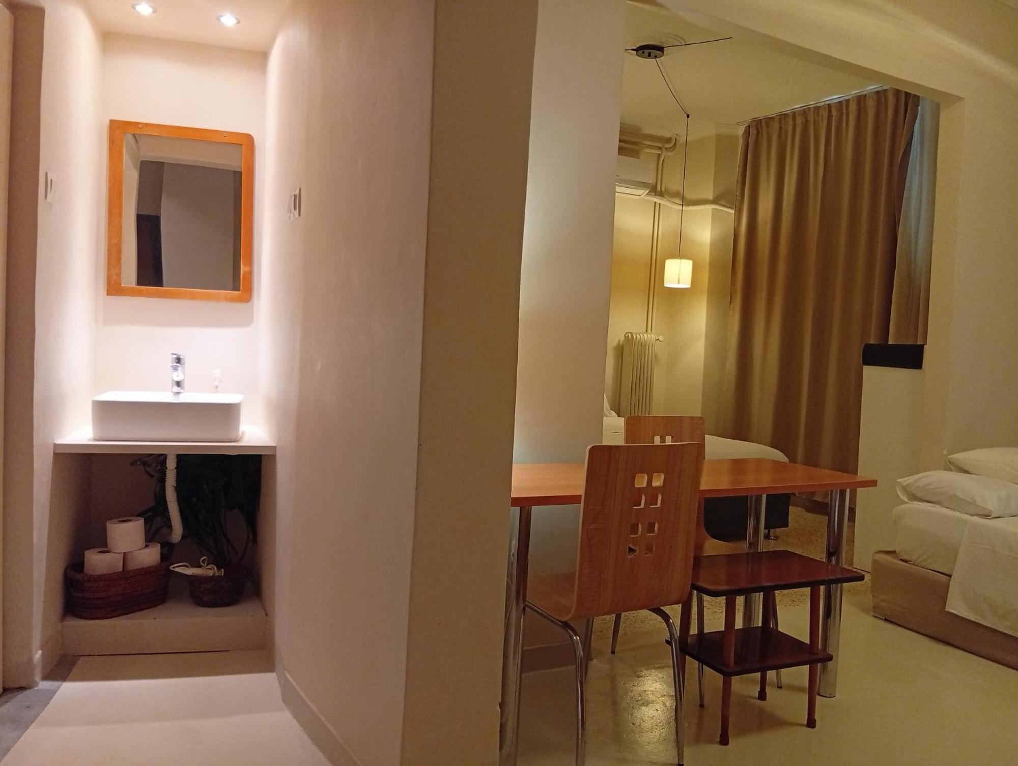 Filopappou Decent Apartment Athena Bagian luar foto