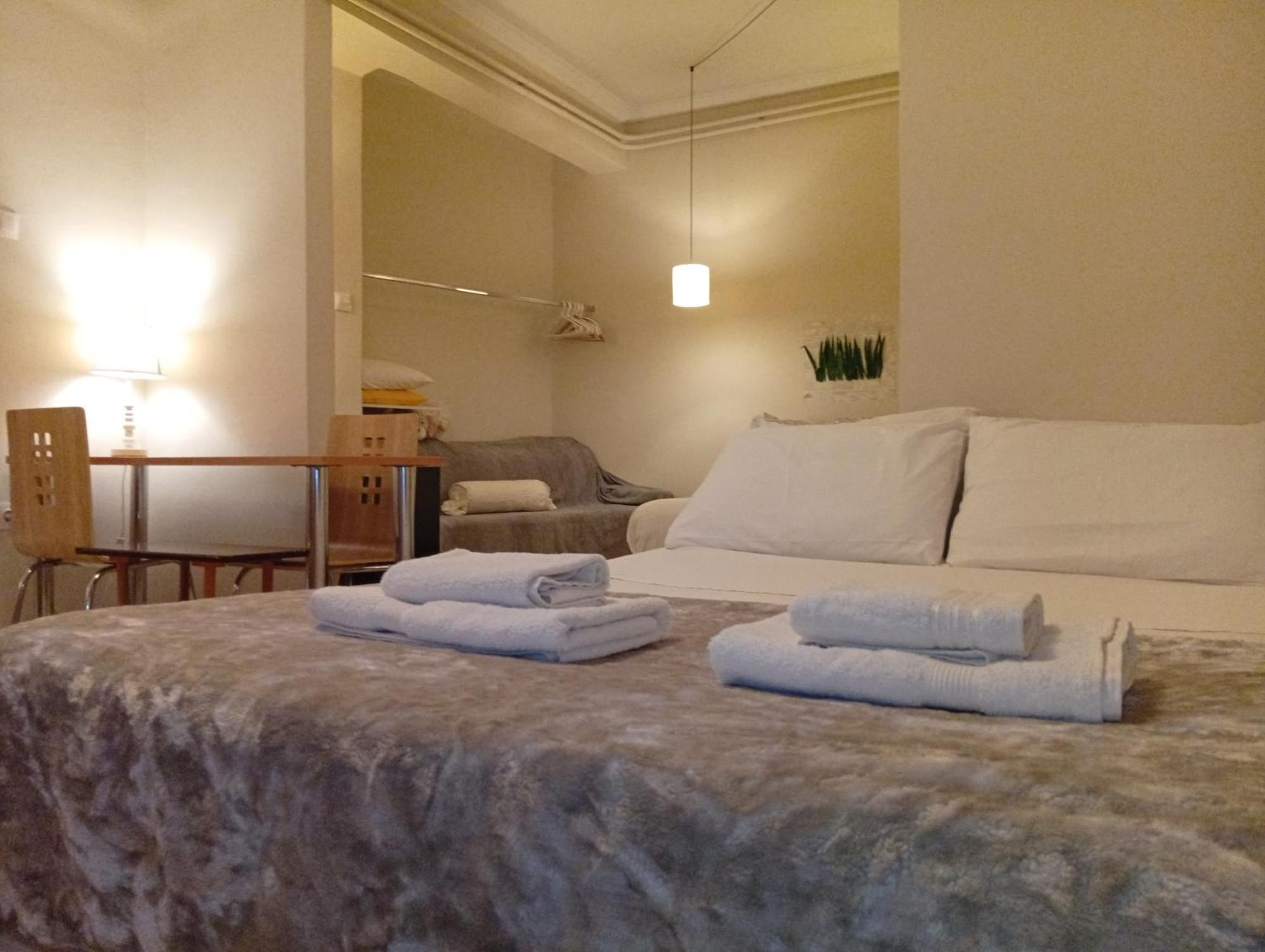 Filopappou Decent Apartment Athena Bagian luar foto