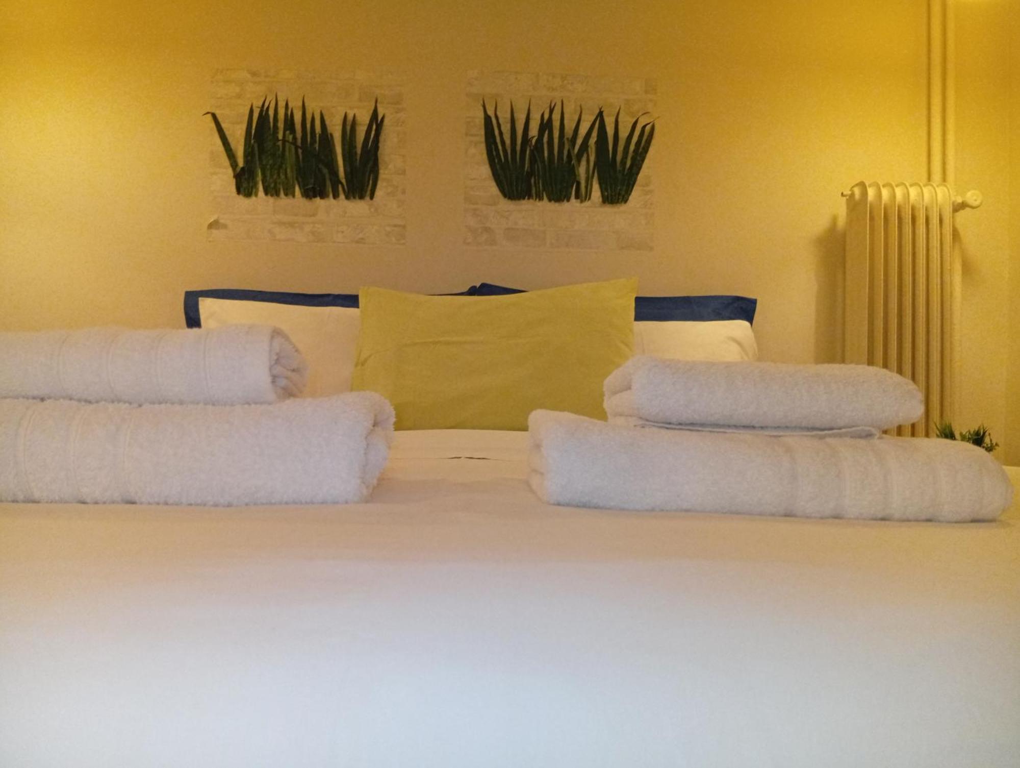 Filopappou Decent Apartment Athena Bagian luar foto