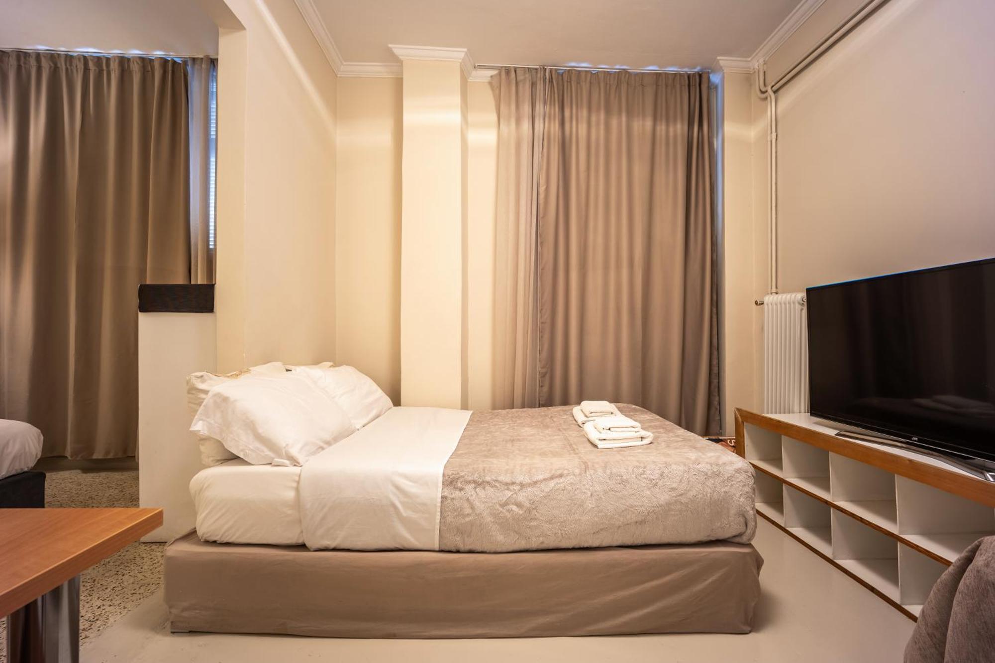 Filopappou Decent Apartment Athena Bagian luar foto